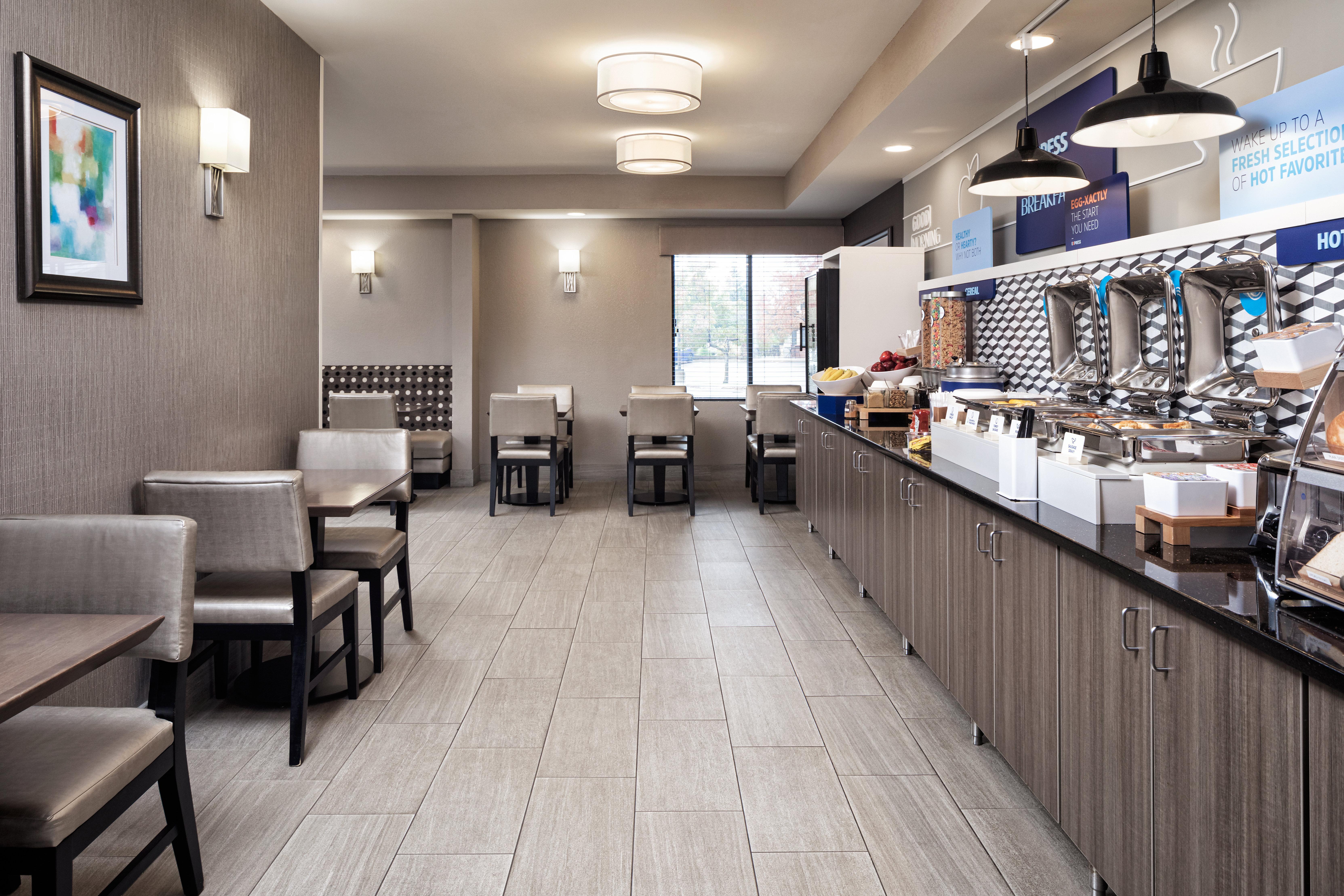 Holiday Inn Express Hotel & Suites Minneapolis - Minnetonka By Ihg Exterior photo