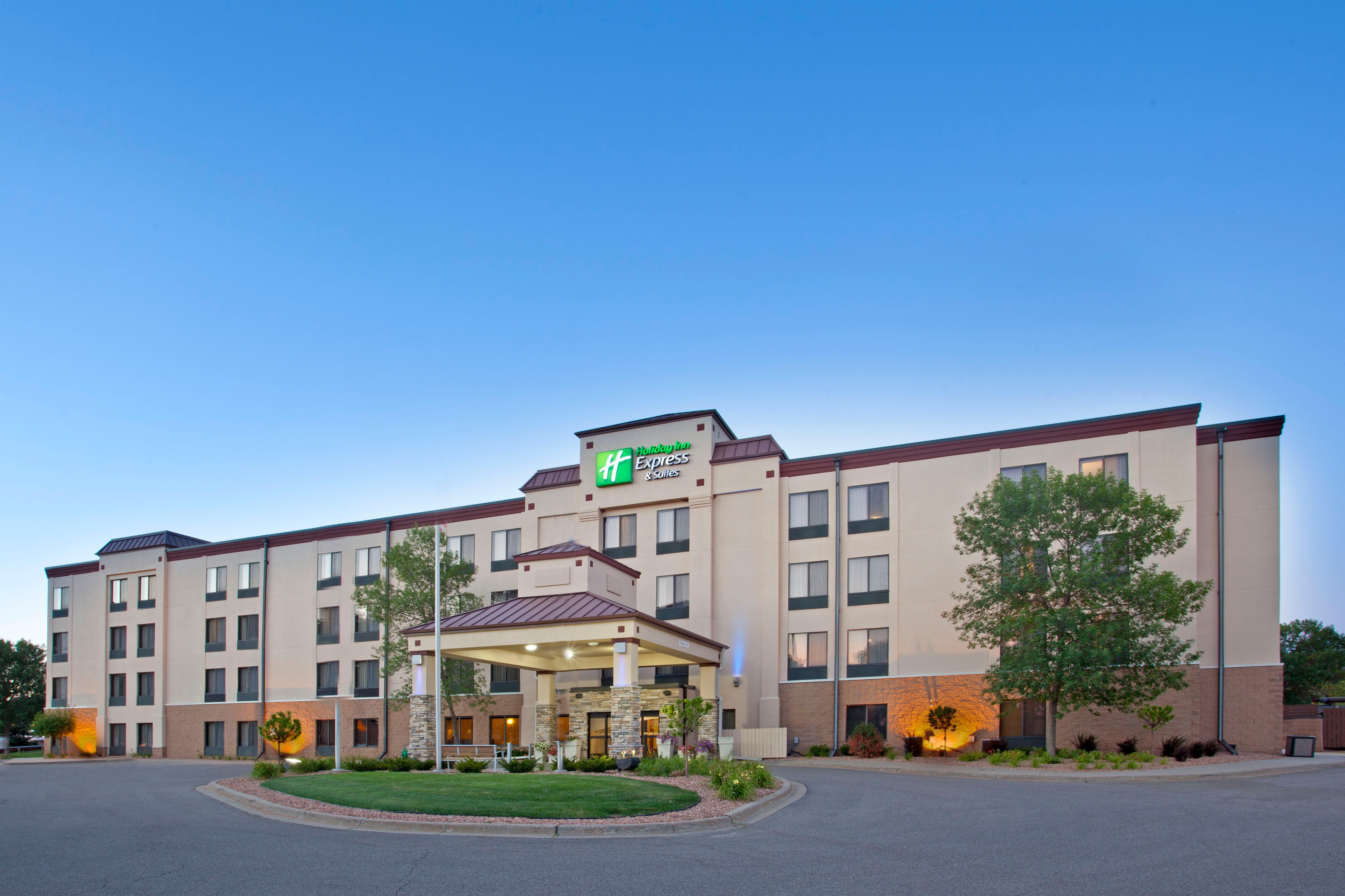 Holiday Inn Express Hotel & Suites Minneapolis - Minnetonka By Ihg Exterior photo