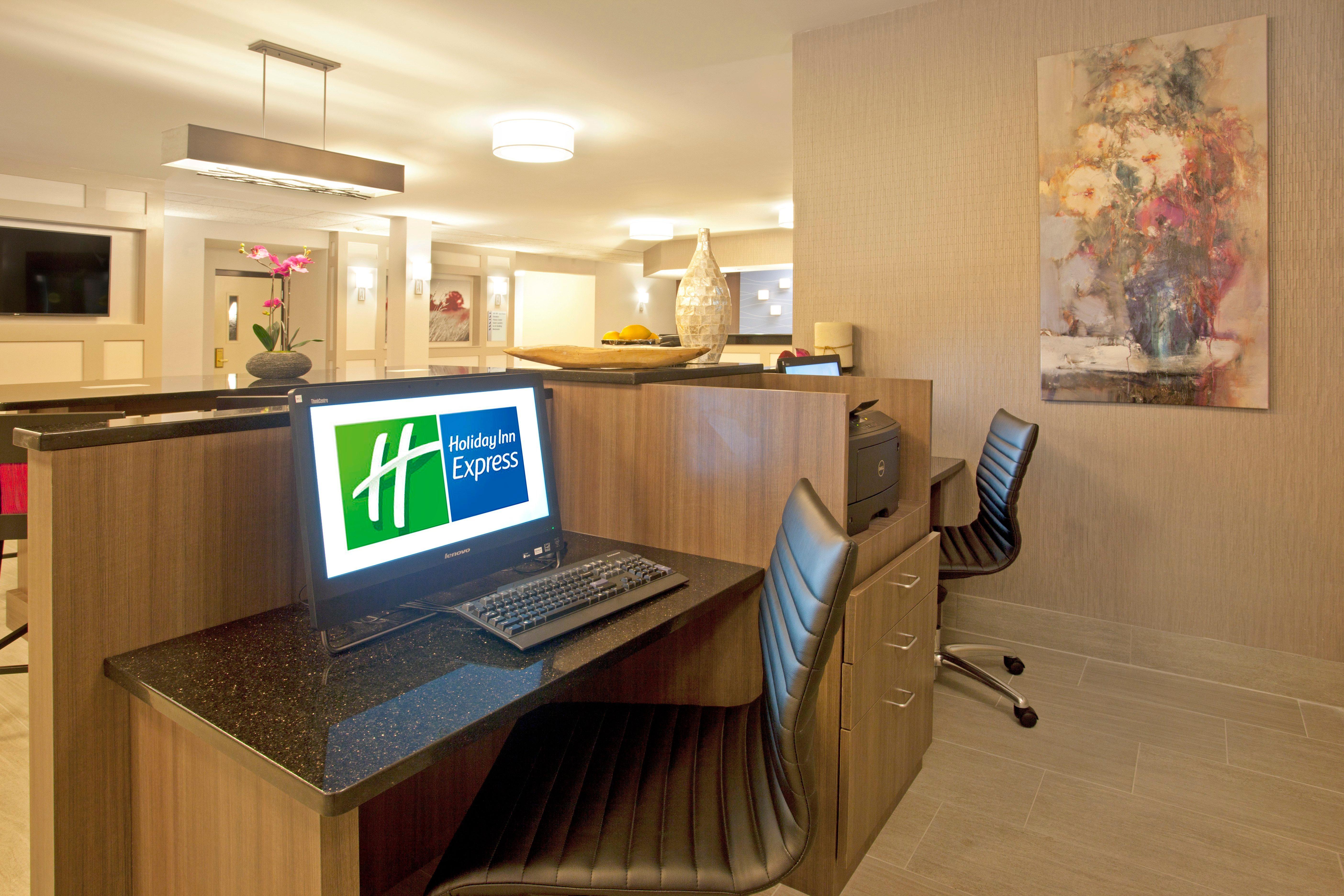 Holiday Inn Express Hotel & Suites Minneapolis - Minnetonka By Ihg Exterior photo